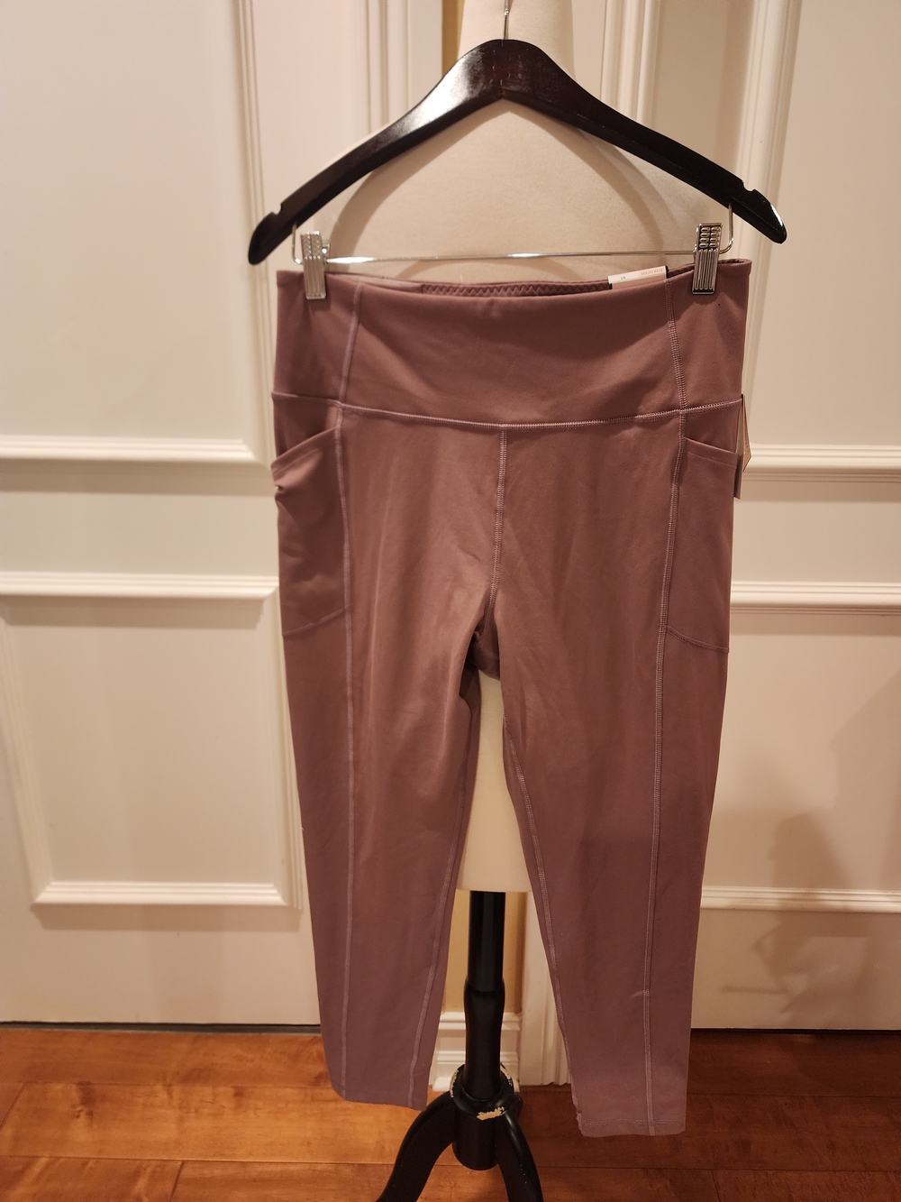 Victoria's Secret Mauve High-Waist Crop Leggings with Pockets